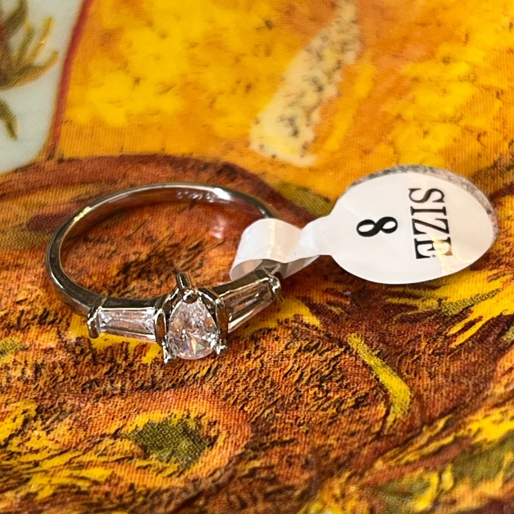 NWT tear drop stainless steal ring